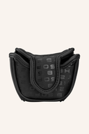 Cleveland HB SOFT 2 Retreve Putter auf grünem Golfplatz, nahaufnahme, schwarzes Griffdesign, für präzises Putten.