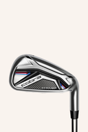 Silberner Aerojet Eisensatz von Cobra, für Golfschläger, mit aerodynamischem Design, sichtbar auf dem Golfplatz.
