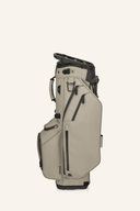 Leichtes Big Max Dri Lite Hybrid Prime Standbag mit wasserabweisender Oberfläche und mehreren Fächern für Golfschläger und Zubehör.