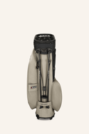Leichtes Big Max Dri Lite Hybrid Prime Standbag mit mehreren Fächern und wasserabweisender Oberfläche, perfekt für den Golfplatz.