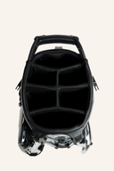 J. Lindeberg Standbag, Golftasche mit stabilem Standfuß und mehreren Fächern, für einfachen Transport und Organisation.