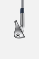 Ping G Le 3 Eisensatz, Golfschläger Set, inklusive Eisen 4, 5, 6, 7, 8, 9, Pitching Wedge und Sand Wedge, auf einem Golfplatz.