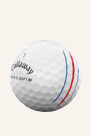 Weiße Callaway ERC Soft Triple Track Golfbälle für 2023, mit weichem Ballmaterial und sichtbarem Triple Track Muster.