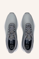 Footjoy Quantum Golfschuhe in Schwarz mit schnellem Schnürsystem, detailreiche Nahaufnahme der bequemen Golf-Schuhe