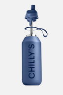 Blaue 500ml Isolierflasche von Golfers Paradise, auslaufsicher und temperaturregulierend, ideal für unterwegs.