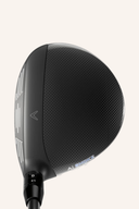Callaway Paradym AI Smoke MAX Fairwayholz, modernes Golfschlägerdesign, schwarzes Schlägerkopf mit weißen Akzenten, auf Rasen liegend