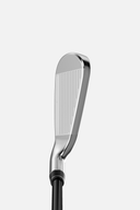Callaway Great Big Bertha Eisensatz mit verschiedenen Eisen, glänzende metallische Schlägerköpfe und Griff.