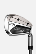 Callaway Great Big Bertha Eisensatz mit mehreren Eisen, glänzende Oberflächen und Schlägerkopf-Designs sichtbar.