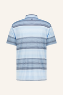 Fein gestreiftes Polo von Jack Nicklaus mit blauen und weißen Streifen, aus weichem Material, auf einem weißen Hintergrund.