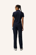 J. Lindeberg Tour Tech Poloshirt in dunkelblau, Polokragen und kurze Ärmel, sportliches Design, gepflegte Passform