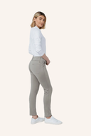 Lange Magic Warm Hose von Daily Sports, bequeme Sports- und Alltagshose mit warmer, weicher Textur, auf dem Bild sichtbar.