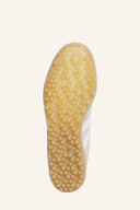 Adidas Gazelle Golfschuhe, unterer Blick auf die sportlichen Golfschuhe, transparenten Hintergrund, detailreiche Ansicht