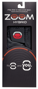 Zoom Hybrid Golfhandschuhe in Schwarz, Verpackung mit Produktdesign sichtbar, für verbesserten Griff beim Golfspielen.