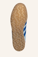 Adidas Gazelle Golfschuhe in Weiß mit Schnürung und griffiger Sohle für Damen, seitliche Markenlogos sichtbar.