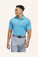 Adidas Ultimate365 Solid Polo-Shirt in Weiß, auf einem Model getragen, zeigt den sportlichen, klassischen Polostil.