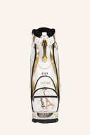 Hochwertiger JuCad Cartbag Luxury Bag für Golf, mit mehreren Fächern und robustem Design, auf einem Golfplatz liegend.