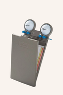 JuCad Drive 3.0 Edelstahl Elektrotrolley mit Scorecard-Halter aus Titan, robuster Golftrolley für einfache Handhabung.