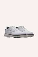 Junge Golfschuhe von Footjoy mit traditionellem Design, weiche Sohle und bequemer Passform, ideal für Golfspieler.