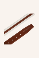 Adidas OG Gürtel mit schwarzem Riemen und silberner Schnalle, Nahaufnahme des Hardware-Details