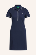 Adidas Originals Kleid, eleganter Rock mit sportlichem Stil, gezeigte Ansicht von oben, transparentes Hintergrund, modisch und bequem.