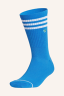 Adidas Crew Socken, seitliche Ansicht, weiße Baumwollsocken mit Adidas Logo, bequem und sportlich, transparent Hintergrund