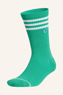 Adidas Crew Socken, seitliche Ansicht, weiße Baumwollsocken mit Adidas Logo in transparentem Bild
