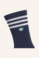 Adidas Crew Socken in Weiß mit schwarzen Logo-Details, aus weichem Material, für Komfort und Alltag.