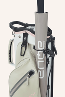 Großes, schwarzes Big Max AQUA Seven H Standbag mit mehreren Taschen und gepolsterten Tragegriffen, Blick auf die Vorderseite