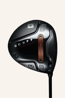 OnOff Aka 2026 Driver, Golfschläger mit schwarzem Griff und Edelstahlkopf, für präzise Abschläge.