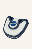 Odyssey Ai-One 2-Ball Putter, Golfschläger mit zwei weißen Ausgleichsbällen für präzises Putten, auf grünem Rasen.