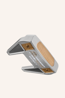 Odyssey Ai-One Milled Seven T Putter, langlebiger Golfschläger mit präziser Milling-Oberfläche, auf dem Grün positioniert.