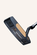 Odyssey Ai-One Milled Two T CH Putter, gebürsteter Golfputter mit zweifacher T-Form, präzise Milled-Design, auf dem Golfplatz sichtbar