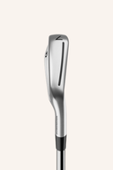 TaylorMade P790 (2025) Eisensatz mit goldfarbenen Köpfen und schwarzem Schaft, ideal für präzises Eisenschlagen.