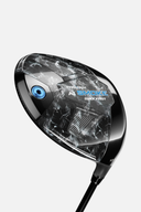 Callaway Paradym AI Smoke MAX Driver, schnelle Golf-Draiver mit innovativem Design, im Bild mit Schlägerkopf und Griff.
