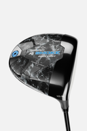 Callaway Paradym AI Smoke MAX Driver mit großem Schlägerkopf und innovativem Design, ideal für lange Abschläge und präzise Ballkontrolle.
