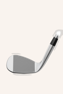 Ping Glide 4.0 Wedge mit strukturierter Oberfläche und schwarzem Schaft, ideal für präzise Annäherungsschläge.