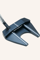 Odyssey Ai-One Seven S Putter mit schrägem Design und schwarzer Oberfläche, ideal für präzises Putten auf dem Golfplatz.