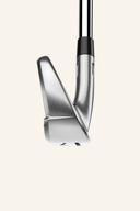 TaylorMade Qi Max Eisensatz mit Eisen, moderne Golfschläger für präzises Spiel, detailreiche Abbildung der Eisen im Set