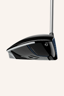 TaylorMade Qi10 Max Driver, ein Golfschläger mit großer Schlagfläche und schwarzem Griff, auf einem Golfplatz liegend.