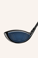 TaylorMade Qi10 Max Driver, moderne Golfschläger mit aerodynamischem Design und großer Schlagfläche, auf dem Platz liegend.
