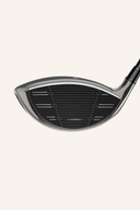 TaylorMade QI 35 Core Driver, golf driver mit schwarzem Schlägerkopf und grünem Griff, bereit für den Abschlag