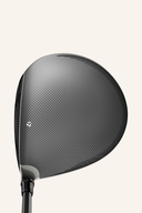 TaylorMade QI 35 Max Driver, modernes Golfschläger-Design mit schmaler Kopfform und schwarzer Oberfläche, für präzise Abschläge.