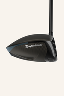 TaylorMade Qi4D LS Driver, moderne Golfschläger mit langlebigem Design und aerodynamischer Form, auf einem Golfplatz liegend.