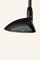 Callaway REVA RISE Hybrid mit moderner Design und schwarzer Oberfläche, ideal für vielseitiges Golfspiel.