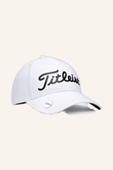 Schwarze Titleist Players Performance Ball Marker Kappe mit Golfstar-Logo, bequem und stylisch für Golfer.