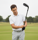 Cleveland Smart Sole 4.0 Chipper, Golfschläger mit spezieller Schlagfläche für verbessertes Spiel, auf dem Rasen liegend.