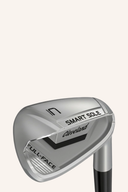 Cleveland Smart Sole 4.0 Chipper, grüner Golfschläger für präzise Chipshots, mit ergonomischem Griff und gebogener Schlagfläche.