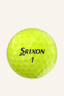 Gelbe Srixon Soft Feel 2023 Golfbälle, weiche Oberfläche, für präzises Spiel und gute Kontrolle auf dem Golfplatz.
