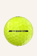 Gelbe Srixon Soft Feel Golfbälle, Nahaufnahme der Bälle mit weicher Oberfläche, für verbessertes Spielgefühl.