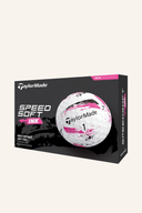 Rote TaylorMade Speed Soft Golfbälle, Nahaufnahme der weichen Golfbälle auf weißem Hintergrund